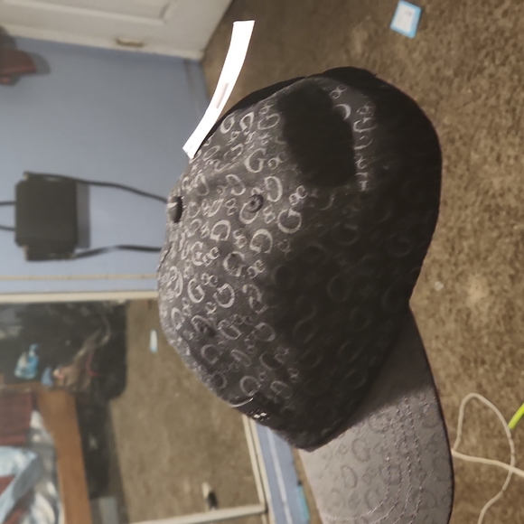 Guess Hat - Picture 2 of 2